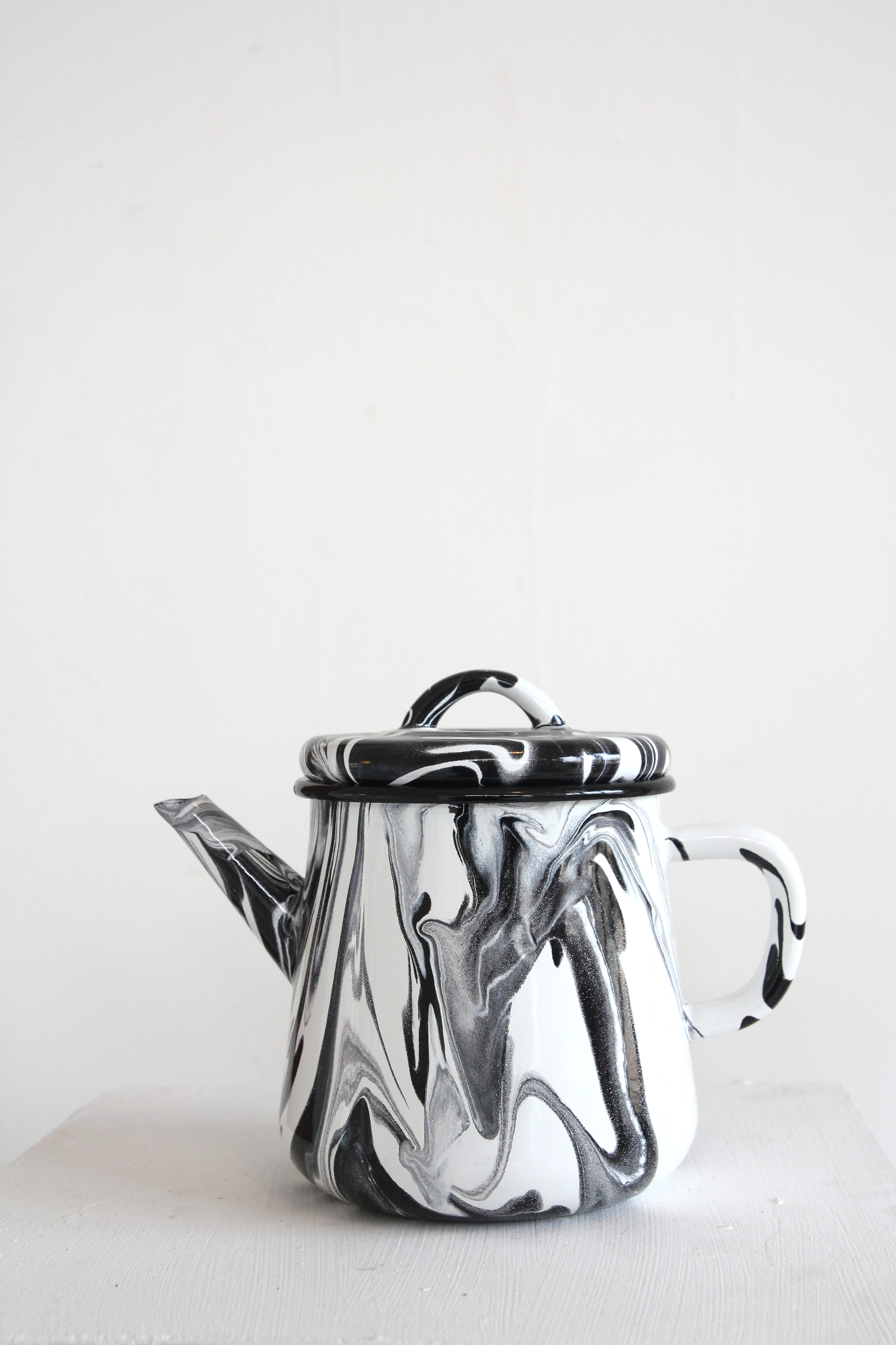 Enamel tea pot - marble