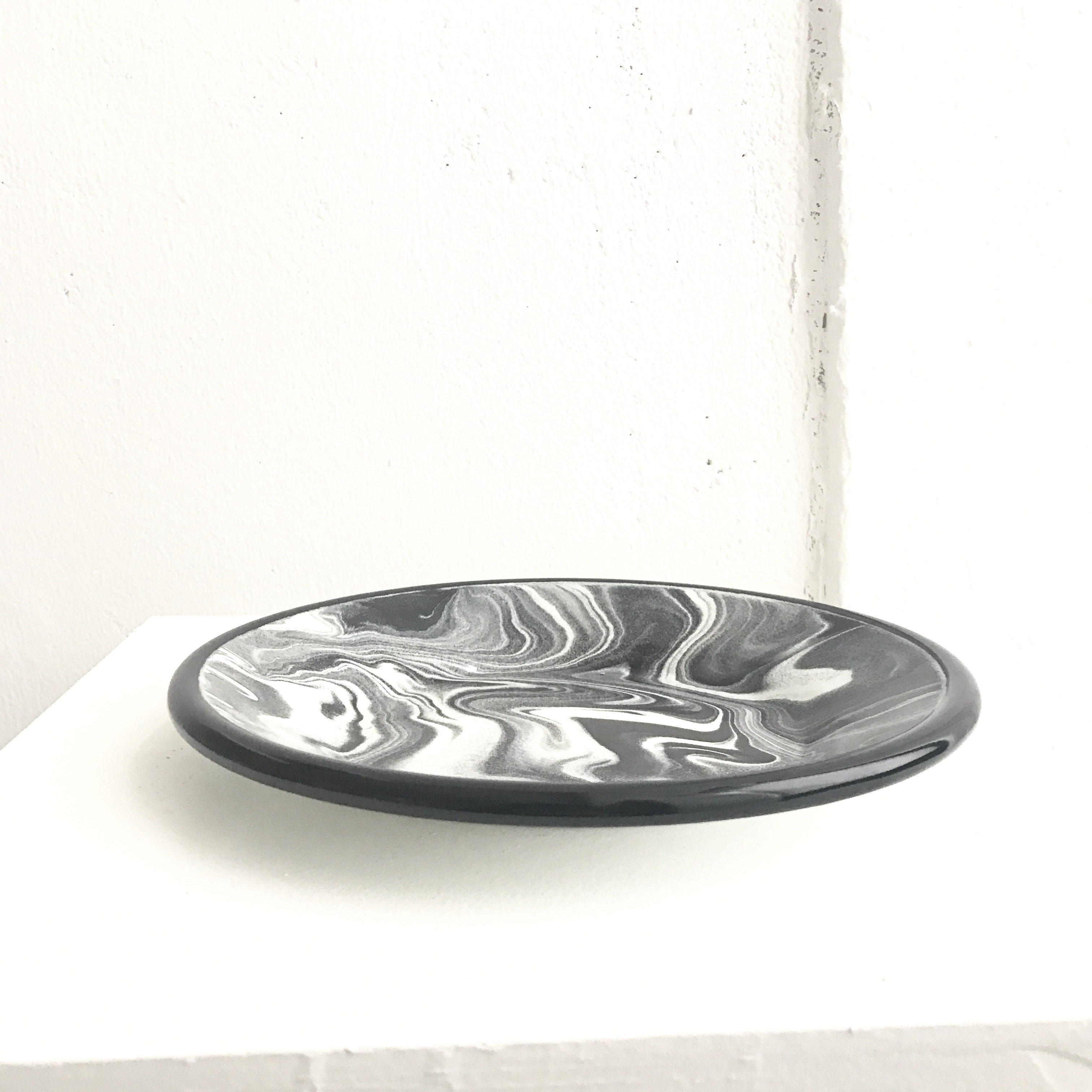 enamel dish - medium - marble