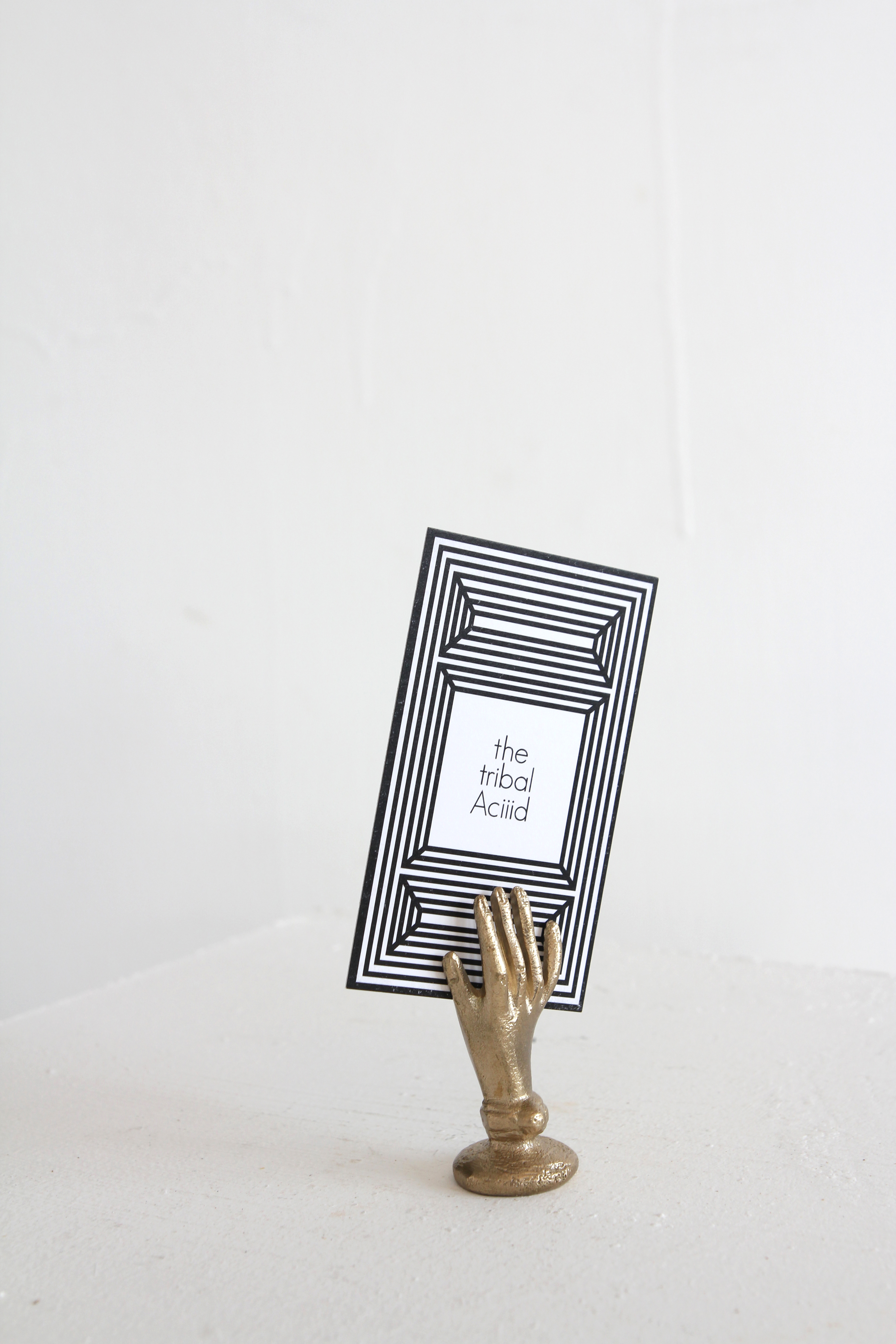 hand memo holder