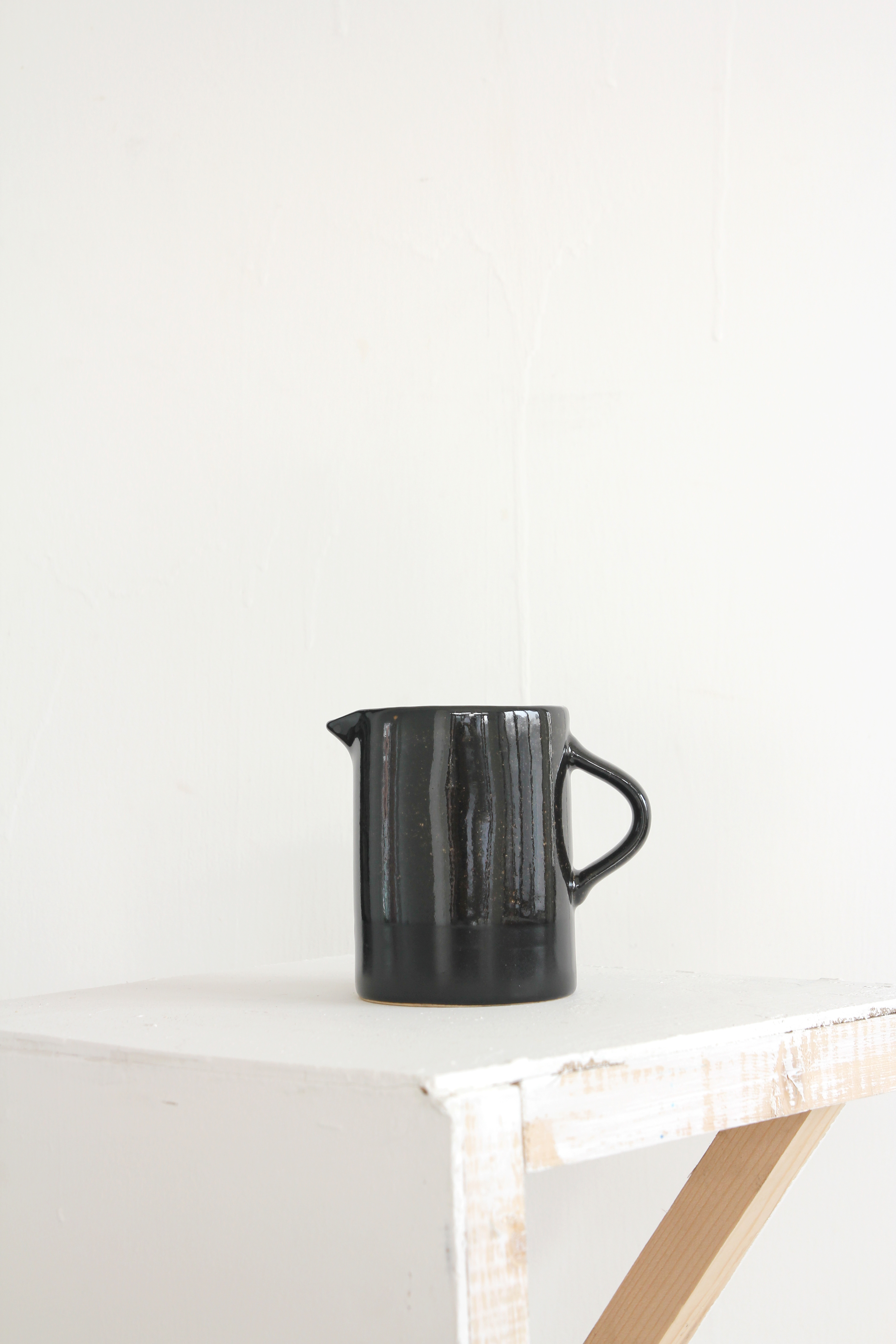 ceramic jug - black