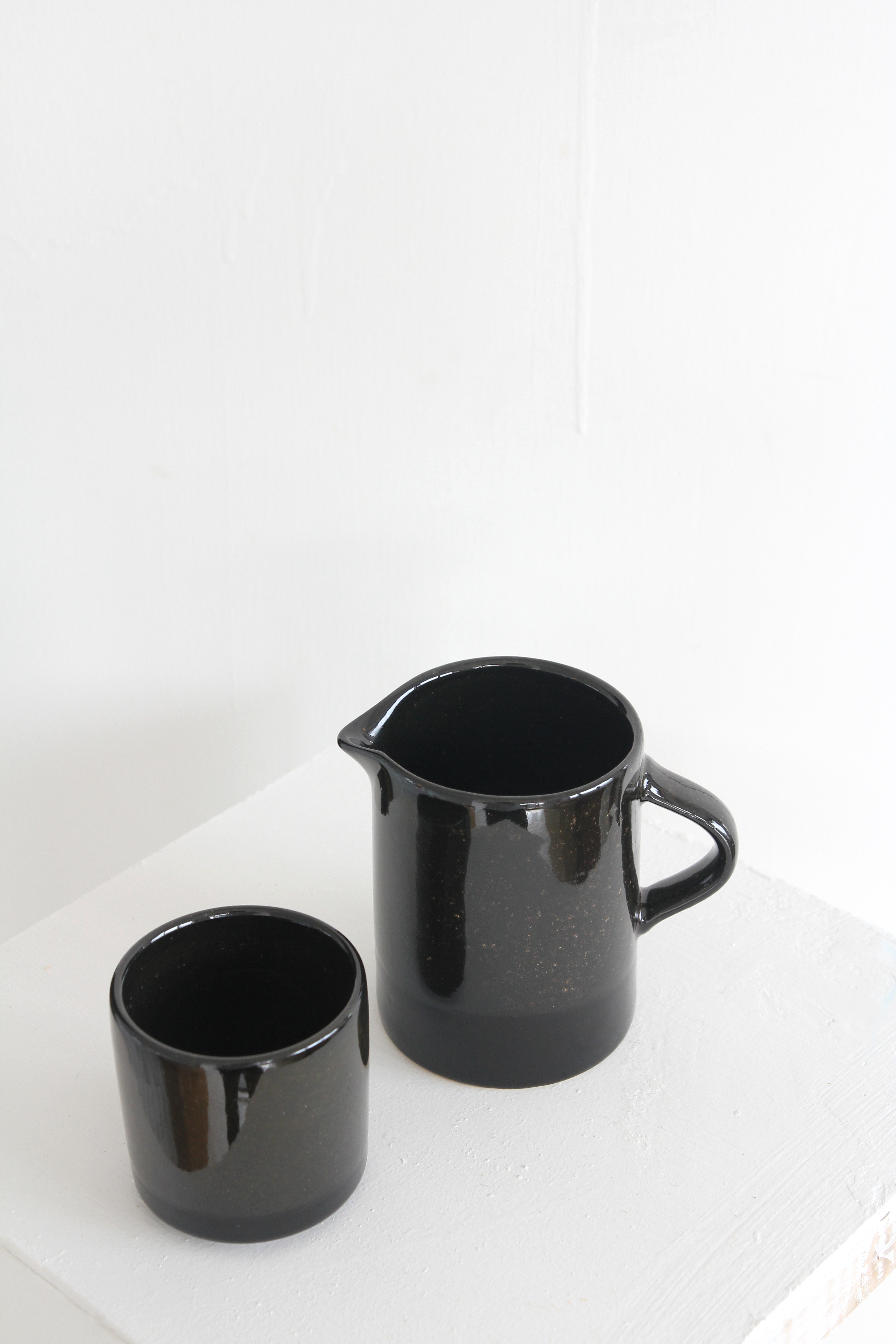 ceramic jug - black