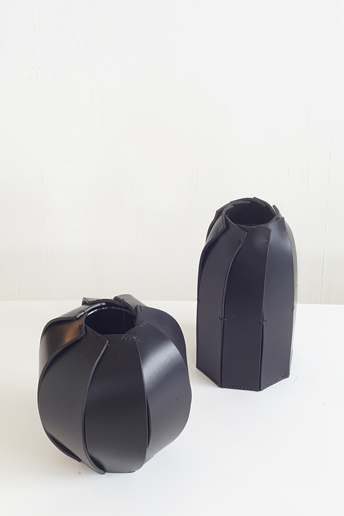 leather vase - black S