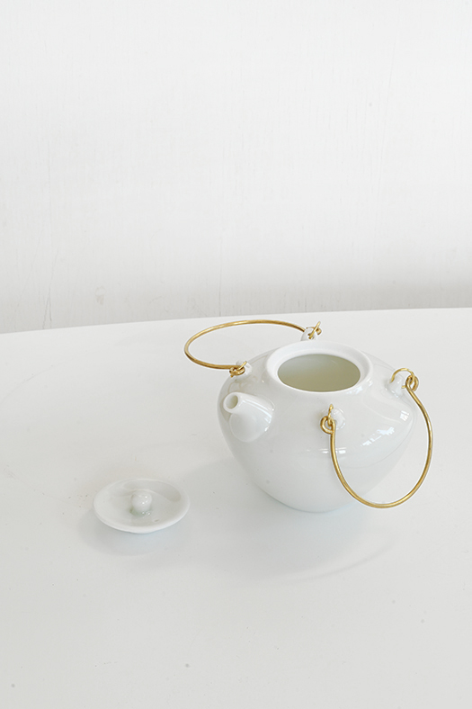 porcelain tea pot