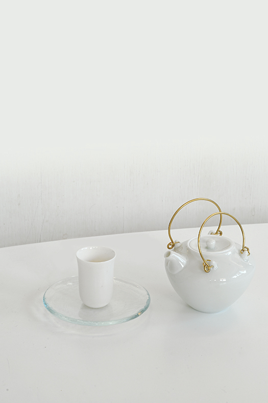 porcelain tea pot