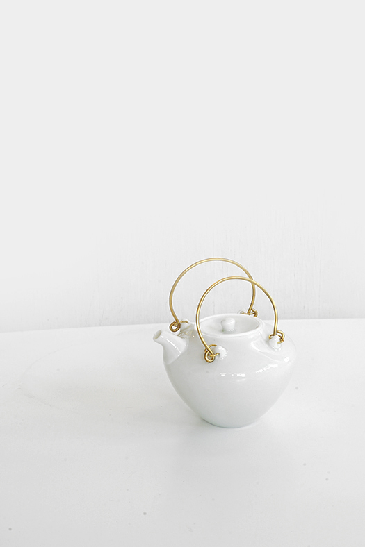 porcelain tea pot