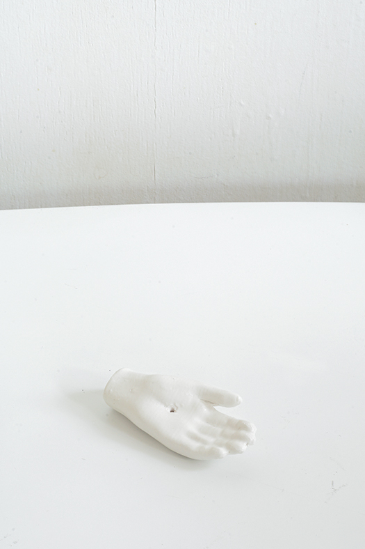 porcelain hand incense holder(예약10/14)