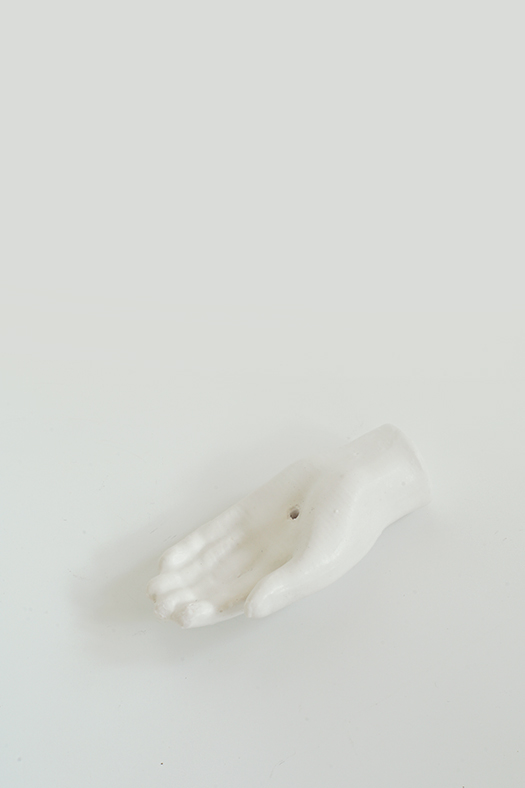 porcelain hand incense holder(예약10/14)