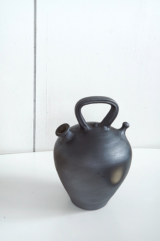 oval vase - black