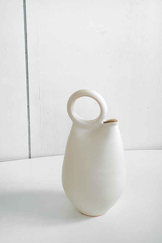 round handle jug - white