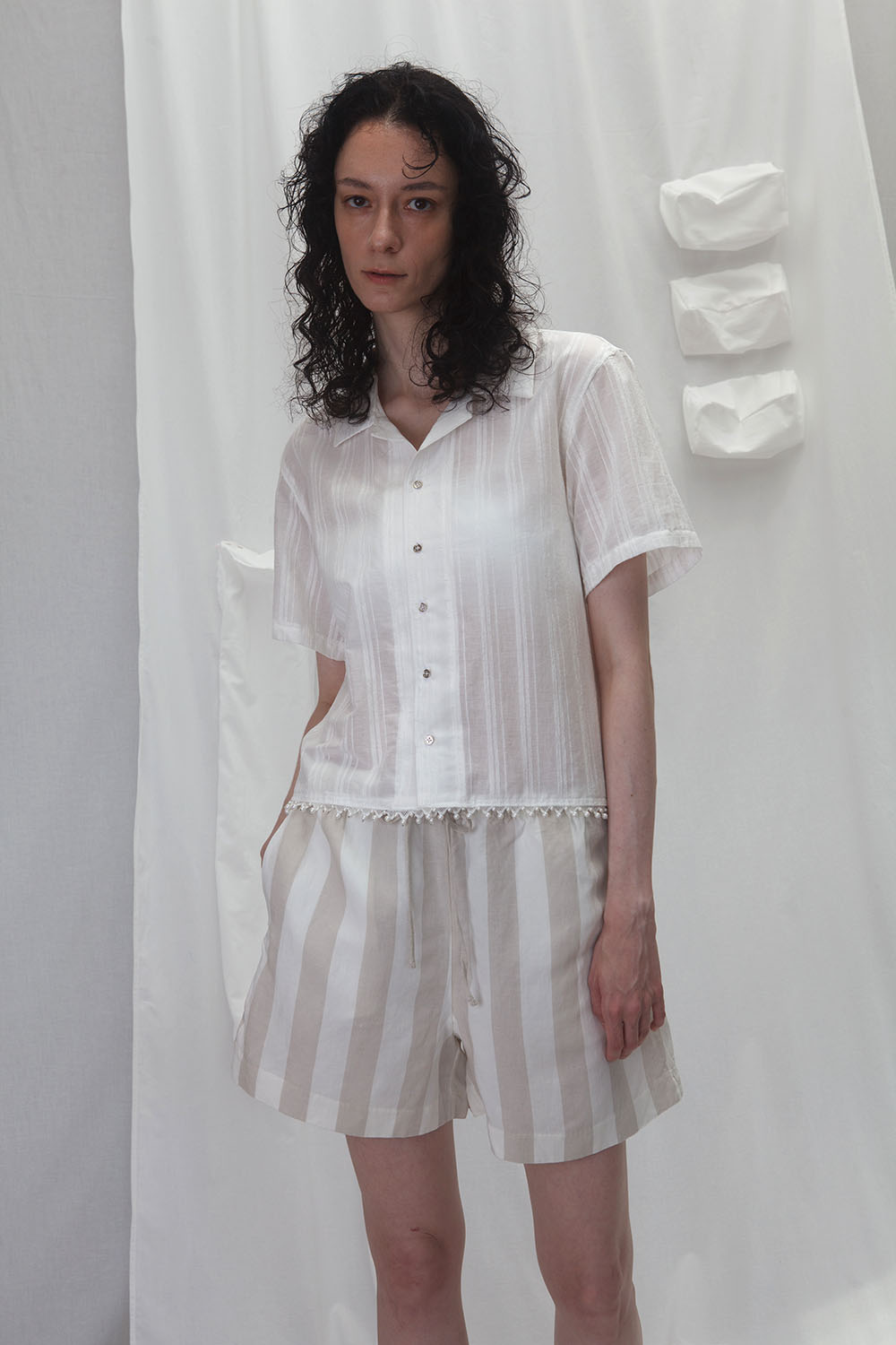 quinoa stripe beads shirts - white