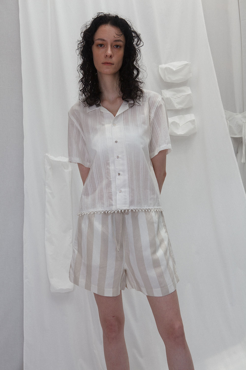 quinoa stripe beads shirts - white