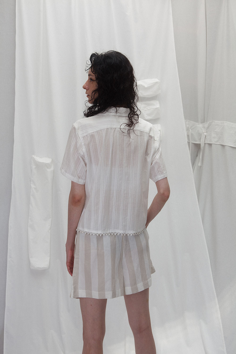 quinoa stripe beads shirts - white