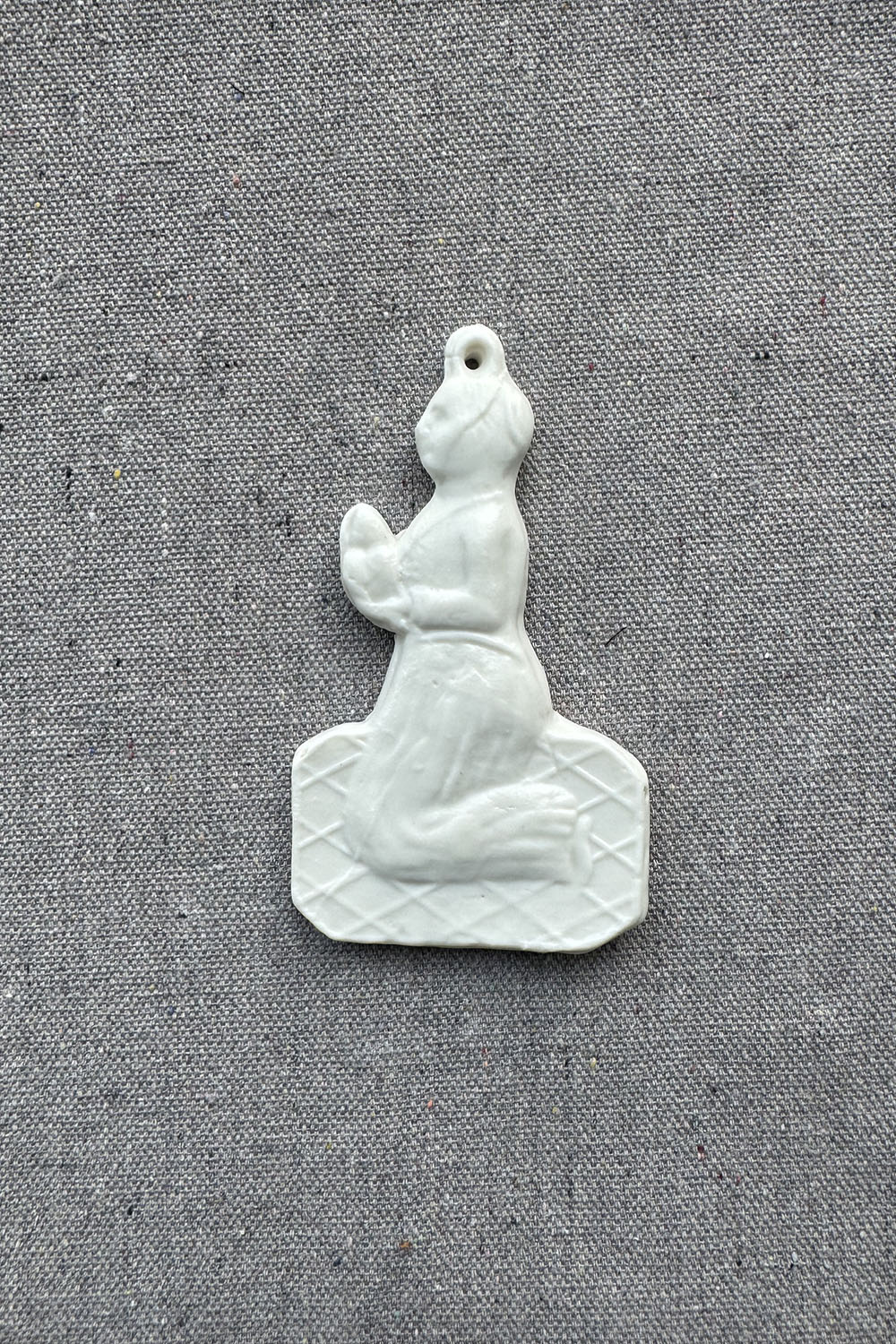 ceramic wall ornament - pray